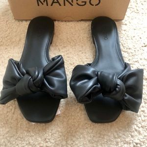 Black Bow slide ons